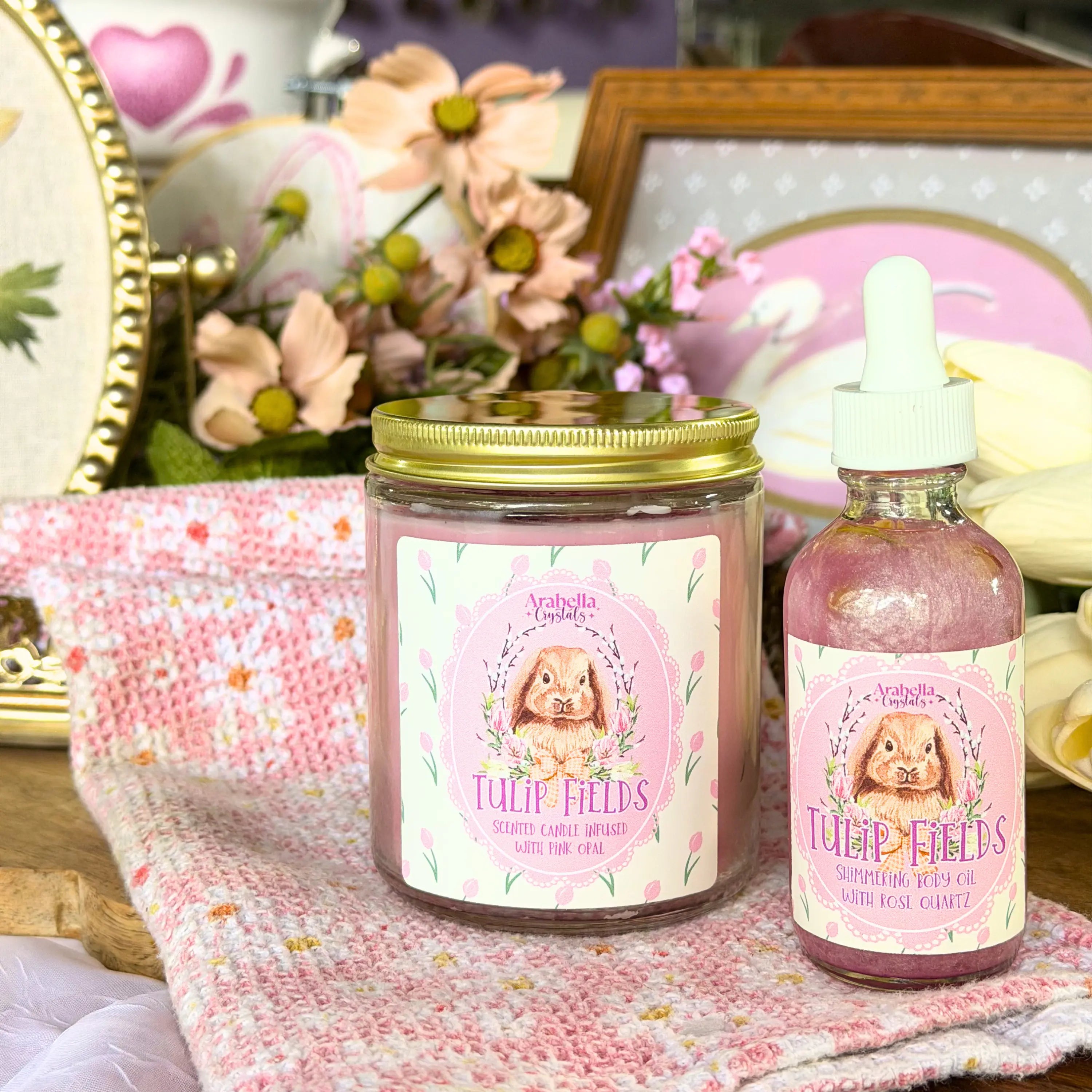 Tulip Fields Spring Homestead Soy Candle Notes of: Peach, Tulip & Green Leaves