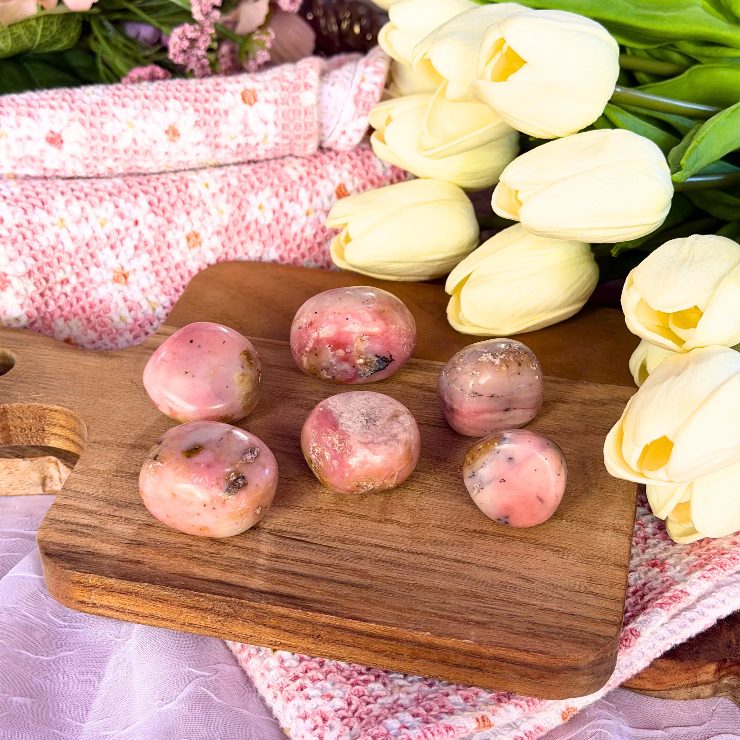 Tulip Fields Spring Homestead Soy Candle Notes of: Peach, Tulip & Green Leaves