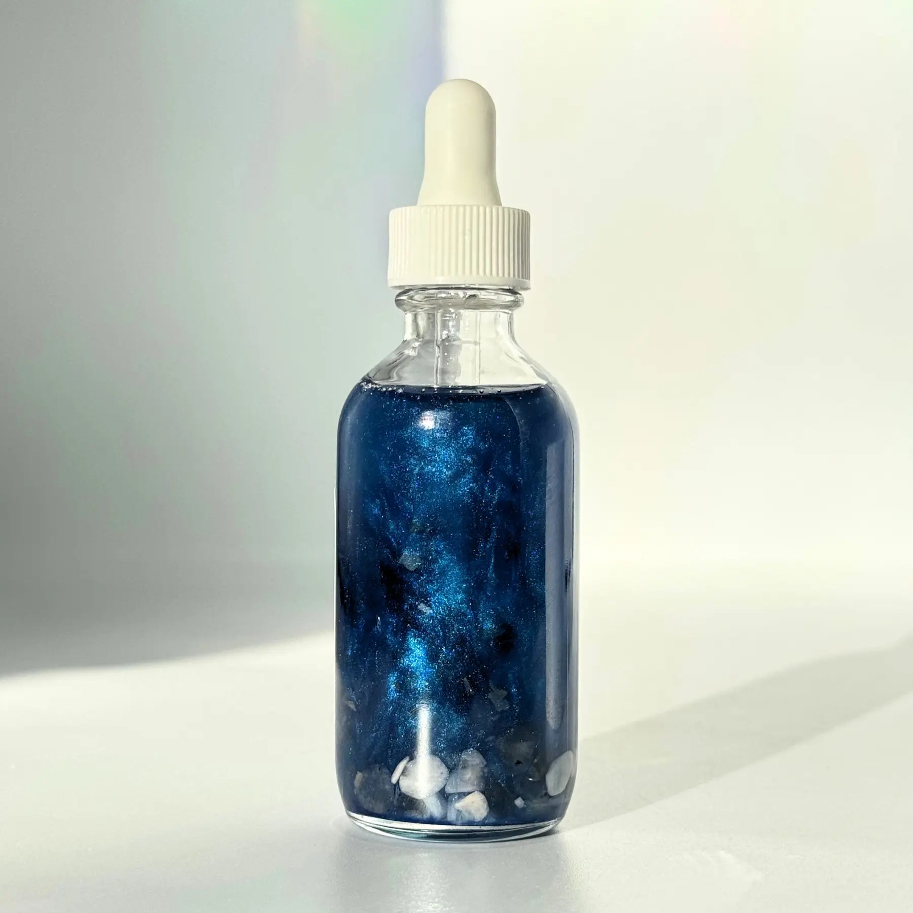 Lunas Light Shimmer Oil Notes of: Eucalyptus, Violet, Musk