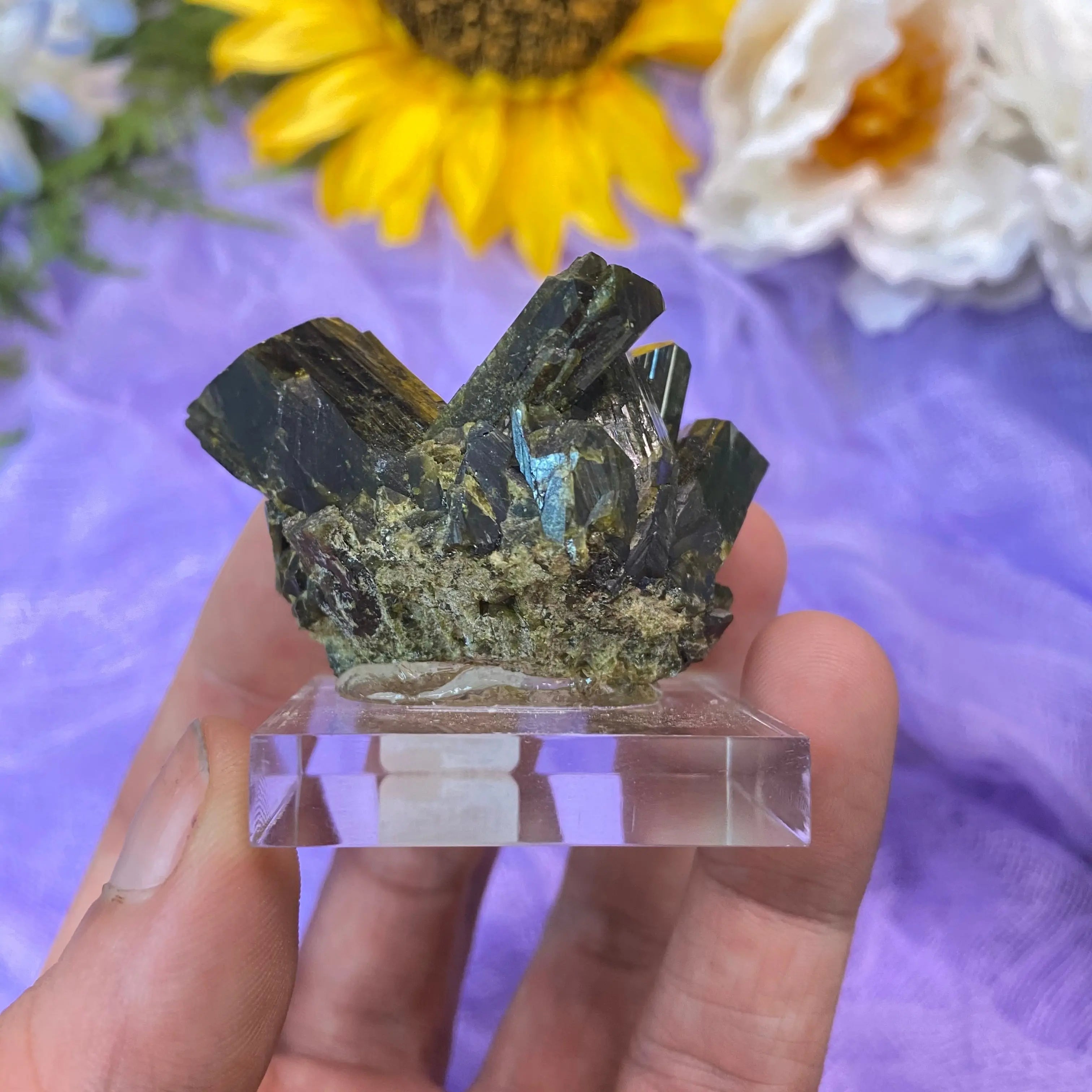 High Quality Green Epidote Cluster Arabella Crystals