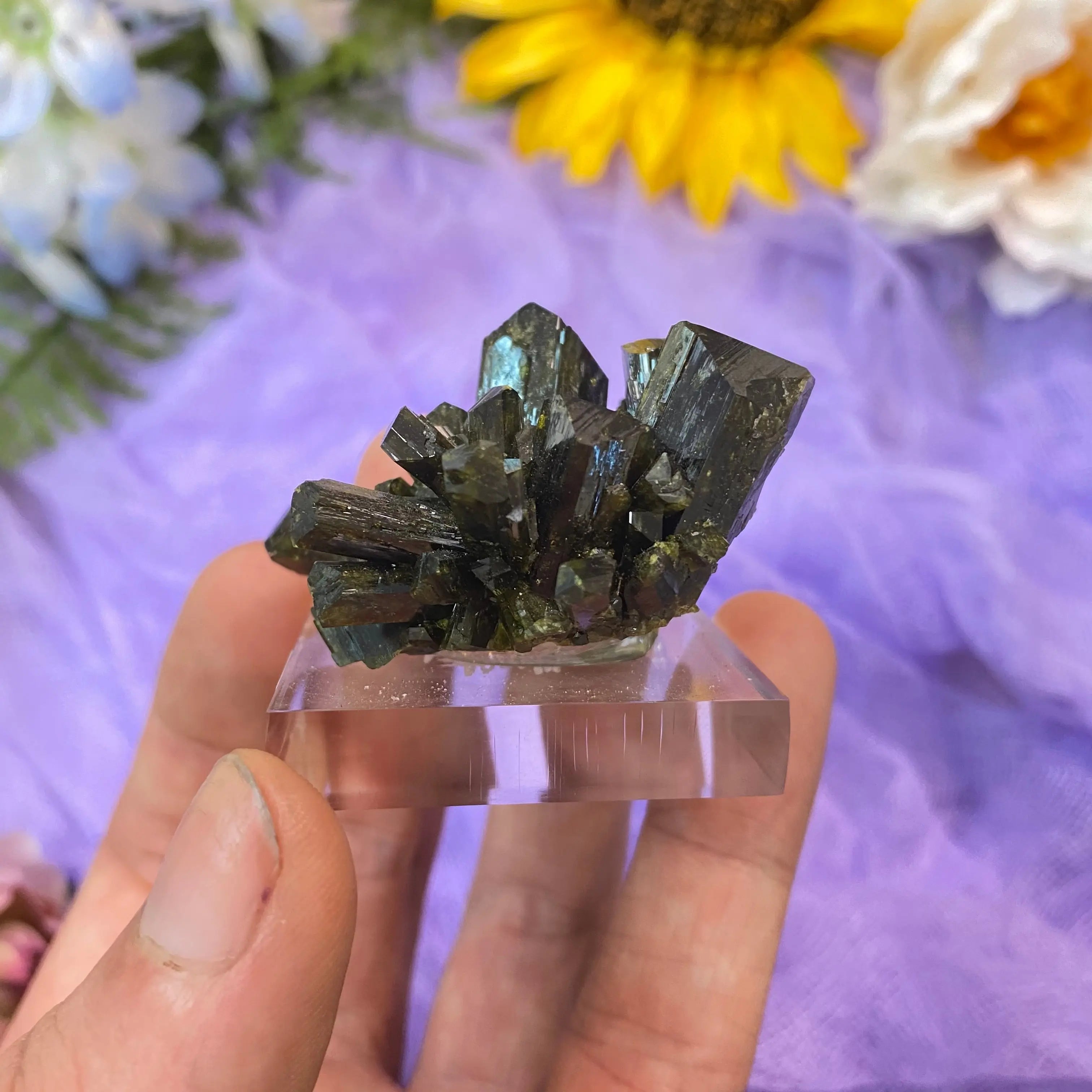 High Quality Green Epidote Cluster Arabella Crystals